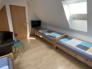 Bild 10: Fewo 500 m zum Wasser, Balkon,Terrasse, Garten mit Grillecke, 2 Fahrräder!