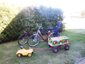 2 Fahrräder und ein Bollerwagen stehen kostenlos bereit - Bild 12: Fewo 500 m zum Wasser, Balkon,Terrasse, Garten mit Grillecke, 2 Fahrräder!