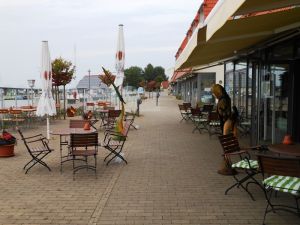 Zum Wieker Yachthafen sind es nur 500 m - Bild 16: Fewo 500 m zum Wasser, Balkon,Terrasse, Garten mit Grillecke, 2 Fahrräder!