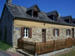 Bild 1: La Mare aux Moines, normannisches Natursteinhaus 18. Jahrhundert, Kamin