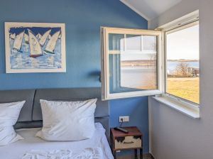 Bild 15: Haus Morgenrot Reet gedeckt (Mönchgut auf Rügen) direkt am Meer