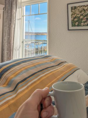 mit Blick auf den Hafen - Bild 21: Haus Morgenrot Reet gedeckt (Mönchgut auf Rügen) direkt am Meer