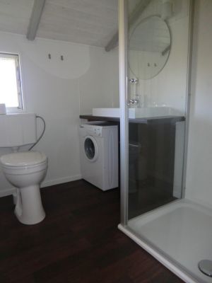 neues Bad in 2012, mit erhöhter Toilette und ebenerdigen Duscheinstieg - Bild 7: Meerchenhaus Schönhagen ca. 500m vom Strand entfernt mit Glasfaseranschluss