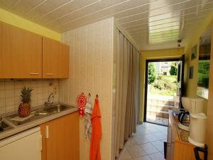 Unsere separate Küche mit Ceran - Kochfeld 2-flammig, Kühlschrank mit Gefrierfach, Kaffeemaschine, Wasserkocher - Bild 7: Fewo Noack Sächsische Schweiz nahe Bad Schandau