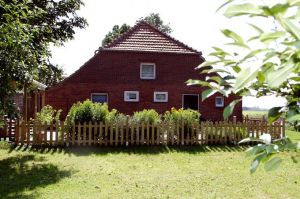 Eine Terrasse zum Austoben - daran jetzt das zweite Grundstück - Bild 33: Huus-Thimo an der Nordseeküste - Hunde willkommen - rauchen erlaubt - WLAN