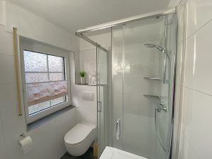 sehr flacher Einstieg im Duschbereich - Bild 11: Norddeich Ferienwohnung "Jolle" bis 4 Personen+Hund 2 Schlafzimmer WLAN