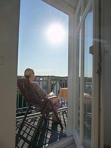 Blick aus der Küche auf den Balkon - Bild 8: Appartement Strandpromenade - direkt am Strand