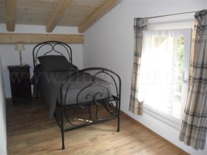 Ferienhaus Villa NINI mit eingezäunten Garten und privatem Swimmingpool Hunde willkommen
Schlafzimmer 2 mit 2 Einzelbetten - Bild 14: Villa Nini mit eingez. Garten, Pool am Ledrosee für Urlaub mit dem Hund