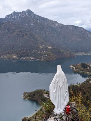 sehr schöne Wanderung mit herlichen Ausblicken auf den Ledrosee - Bild 2: hundefreundliche Fewo Nina mit eigenem eingez. Garten+Pool am Ledrosee