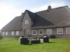 großer Gartenbereich - Bild 3: Ferienhaus m.kleiner Wohnung im Dachgeschoss, am Deich für 2 Personen