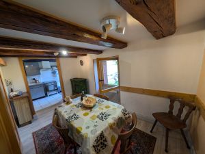 Essplatz mit Zugang in die Küche und ins Wohnzimmer - Bild 9: Haus Paulette am Ortsrand + eingez.Garten im Elsaß für Urlaub mit dem Hund