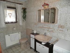 WC und Dusche - Bild 16: Ferienwohnung "Renate" im Feriendorf "Am Hohen Bogen" im Luftkurort Arrach