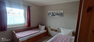 Schlafraum mit 2 Einzelbetten + 1 Auszugsbett - Bild 11: Ferienhof im Ostseebad Rerik- Ferienhaus (Doppelhaus)