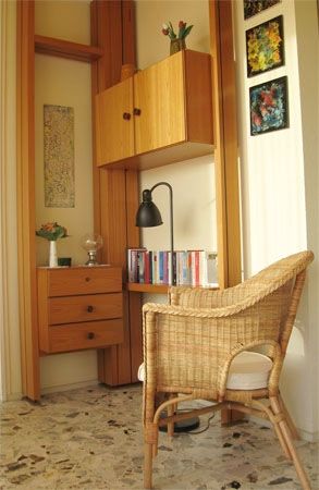 Leseecke Hier finden Sie eine kleine Bibliothek und Ihren Hotspot für die Verbindung über WLAN ins Internet. - Bild 12: Großzügige Ferienwohnung mit Meerblick und Infrarotsauna in Hohwacht