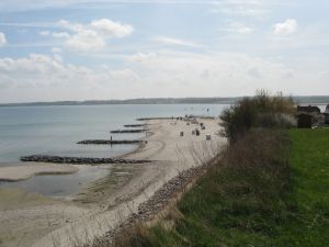 Strand vor der Haustür Der Hohwachter Sandstrand liegt direkt vor Ihrer Haustür. - Bild 3: Großzügige Ferienwohnung mit Meerblick und Infrarotsauna in Hohwacht