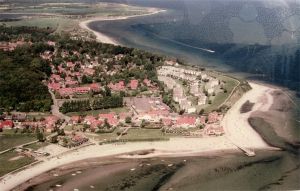 Vogelperspektive Die weißen Ferienwohnungen auf der Steilküste von Hohwacht. - Bild 7: Großzügige Ferienwohnung mit Meerblick und Infrarotsauna in Hohwacht