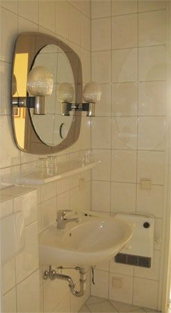 Waschplatz im Badezimmer Hier finden Sie auch einen Föhn. - Bild 17: Großzügige Ferienwohnung mit Meerblick und Infrarotsauna in Hohwacht