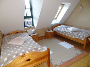 2 Betten je 2,00 x 1,00 m - Bild 8: Hundefreundliche komfortable Vier-Sterne-FeWo mit Sauna an der Nordsee