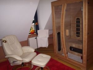 Wellnessraum mit 2 Relaxsesseln, Infrarotkabine ... - Bild 5: Hundefreundliche komfortable Vier-Sterne-FeWo mit Sauna an der Nordsee