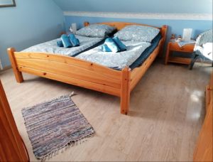 Schlafzimmer mit Doppelbett - Bild 3: FeWo Entennest für 4 Personen Hunde willkommen