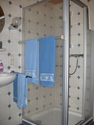 Bild 18: komfortable Fewo, "Fürbüüni", DG 4 Pers., Balkon, 2 DZ, 2 DU/WC, w-lan