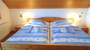 Bild 3: komfortable Fewo, "Fürbüüni", DG 4 Pers., Balkon, 2 DZ, 2 DU/WC, w-lan