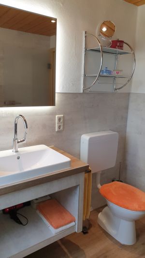 Bild 15: komfortable Fewo, "Fürbüüni", DG 4 Pers., Balkon, 2 DZ, 2 DU/WC, w-lan