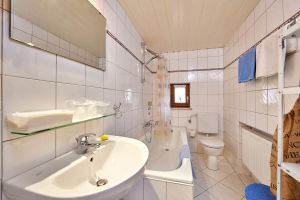 Handtücher, Bademäntel, Badetücher,
Haartrockner, Pflegeartikel - Bild 12: Ferienwohnung Greif in Garmisch-Partenkirchen