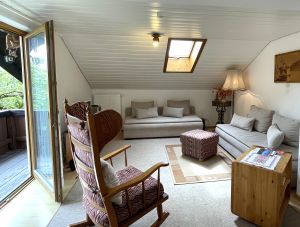 Sitzecke mit TV, CD-Player, Radio
2 Couchen /Schlafplatz für 3 Pers - Bild 3: Ferienwohnung Greif in Garmisch-Partenkirchen