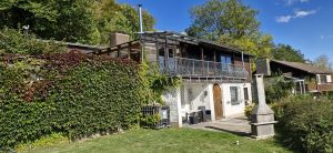 Gartenansicht - Bild 2: Panorama Ferienhaus am Waldrand - kompl. eingezäunt