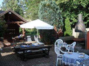 Bild 1: Der Sonnenschein in Schmallenberg-Oberkirchen im Sauerland-Hund willkommen