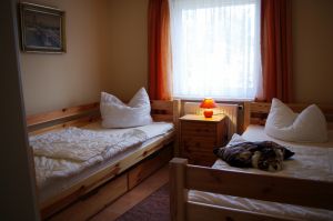 Zweites Schlafzimmer mit
1m mal 2m Betten - Bild 10: Hundefreundliches Ferienhaus im schönen Ostseebad Prerow