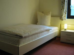 mit 2 Einzelbetten - Bild 20: Ferienwohnung EifelNatur 1 - großzügige und komfortable FeWo nmit Terrasse