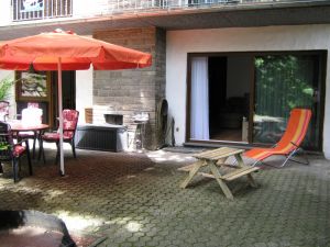 Durchgang zum Wohnzimmer über große Schiebetür - Bild 23: Ferienwohnung EifelNatur 1 - großzügige und komfortable FeWo nmit Terrasse