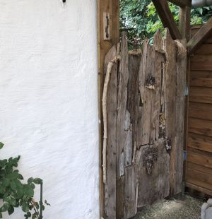 Umzäuntes Grundstück - Bild 5: Hus Everschop - Friesenfinca im alten Ortskern von Tetenbüll - nahe SPO