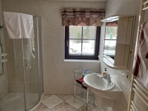 Zweites Bad mit Dusche/Wc - Bild 7: Ferienwohnung Miriquidi Perle - Mittleres Erzgebirge *****