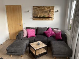 Wohnbereich mit Schlafsofa - Bild 5: Rügen, strandnahe Ferienwohnung in Sellin 300 m zum Strand bis 3 Pers.
