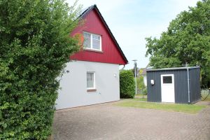 Schuppen mit PKW-Stellplätzen - Bild 8: Ferienhaus Kiek Över mit Sauna und Kamin in Prerow