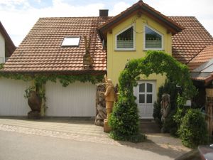 in dieser Liegenschaft befindet sich die Ferienwohnung - Bild 2: Ferienwohnung Renz Halbinsel Höri Moos-Weiler am Bodensee