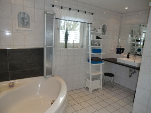 Bild 1: Ferienhaus mit Hund, zwischen Büsum u. St. Peter, Sauna, Kamin, WLAN