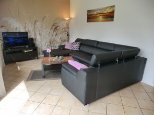 mit Kaminofen und Multimedia-Ecke. - Bild 2: Ferienhaus mit Hund, zwischen Büsum u. St. Peter, Sauna, Kamin, WLAN