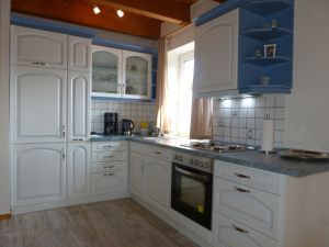 offene, voll ausgestattete Küche - Bild 3: Heini's Huus 2 - Ferien mit Hund(en) an der Nordsee, WLAN vorhanden