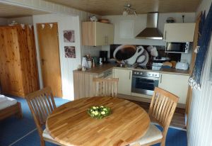 Nutzen Sie die volleingerichtete Komfortküche, mit allem was Urlaub angenehmer macht. - Bild 4: Ferienhaus "Anna" auf Rügen zwischen den Ostseebädern Binz und Sellin