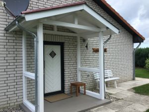mit einem Vordach geschützt - Bild 1: Steuerbord-Haus strandnaher Hundeurlaub im ruhig gelegenen Ferienhaus