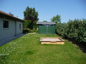 grosses Grundstück mit viel Platz zum ungestörten Spielen - Bild 4: Steuerbord-Haus strandnaher Hundeurlaub im ruhig gelegenen Ferienhaus