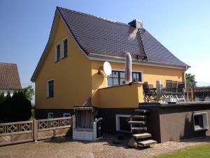 Verweilen Sie im abgeschlossenen Garten. - Bild 2: 4-Sterne Ferienhaus "Ostseetraum" in Zudar auf Rügen, bis zu 9 Personen
