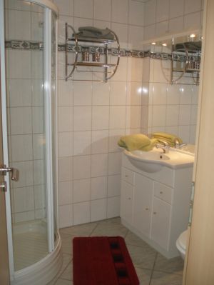 Bad unten, Deichmuschel I - Bild 6: Ferienwohnung EG-Deichmuschel I, Norddeich strandnahe Fewo mit Hund