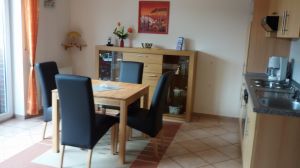 Eßzimmer-Küche, unten Deichmuschel I - Bild 4: Ferienwohnung EG-Deichmuschel I, Norddeich strandnahe Fewo mit Hund