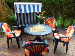 Strandkorb unten, Deichmuschel I - Bild 1: Ferienwohnung EG-Deichmuschel I, Norddeich strandnahe Fewo mit Hund