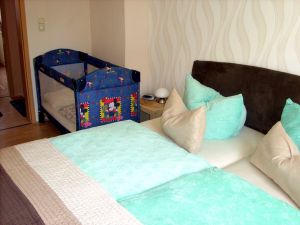 Bett 190x200 Baybybett wird auf Bedarf zugestellt. - Bild 11: Ferienwohnung BAUER Thale / Harz